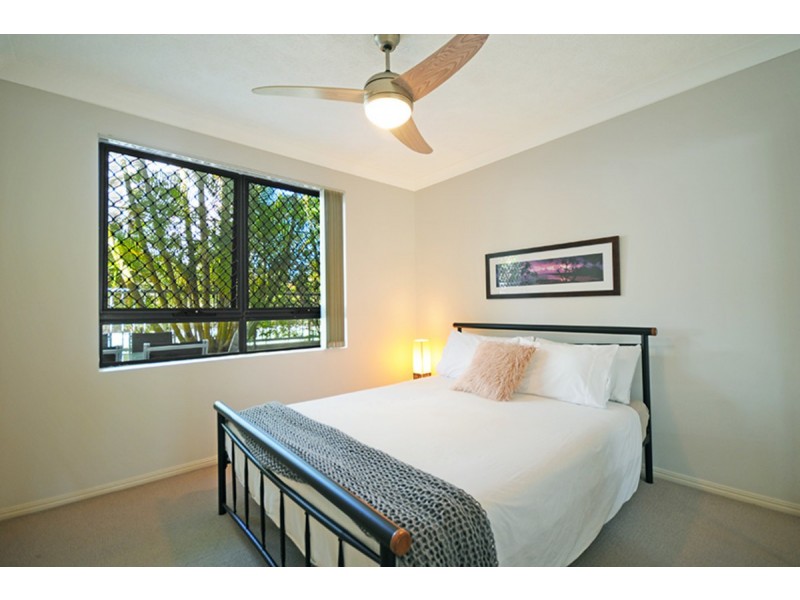 9/6 Fifth Avenue, Burleigh Heads QLD 4220