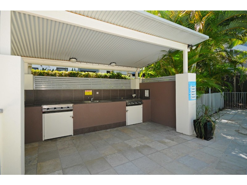 9/6 Fifth Avenue, Burleigh Heads QLD 4220
