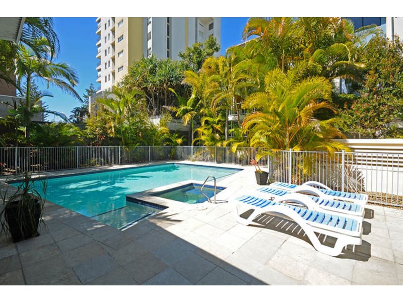 9/6 Fifth Avenue, Burleigh Heads QLD 4220