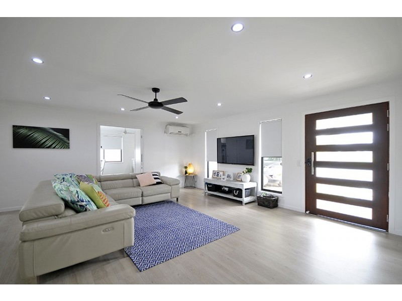 17 Walnut Street, Elanora QLD 4221