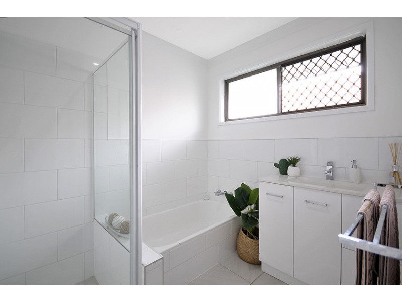 17 Walnut Street, Elanora QLD 4221