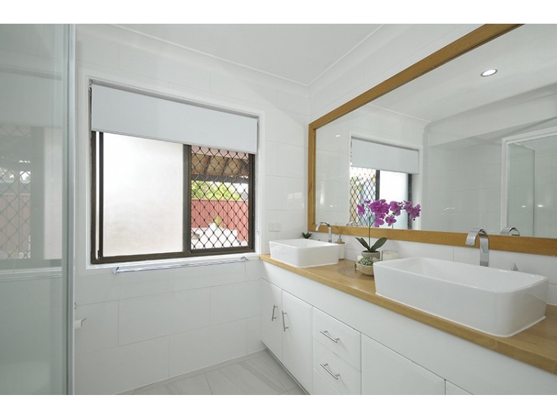 17 Walnut Street, Elanora QLD 4221