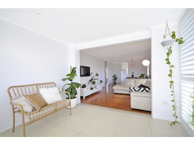 43 Fifth Avenue, Palm Beach QLD 4221