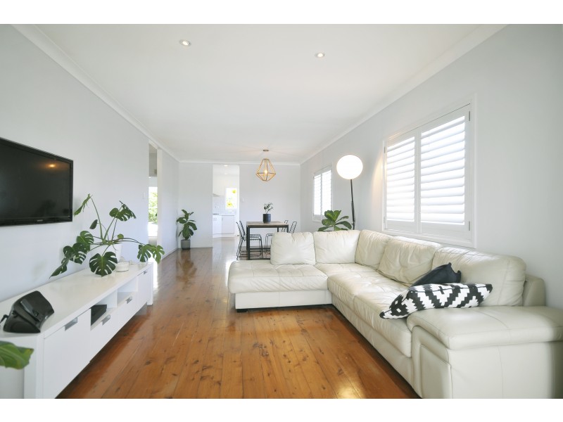 43 Fifth Avenue, Palm Beach QLD 4221