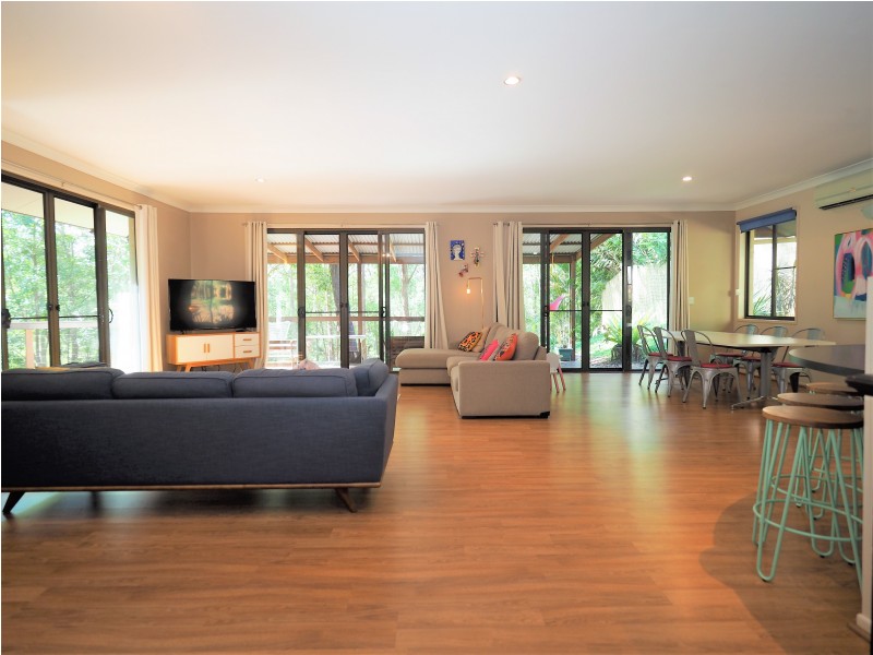 63 Simpsons Road, Elanora QLD 4221