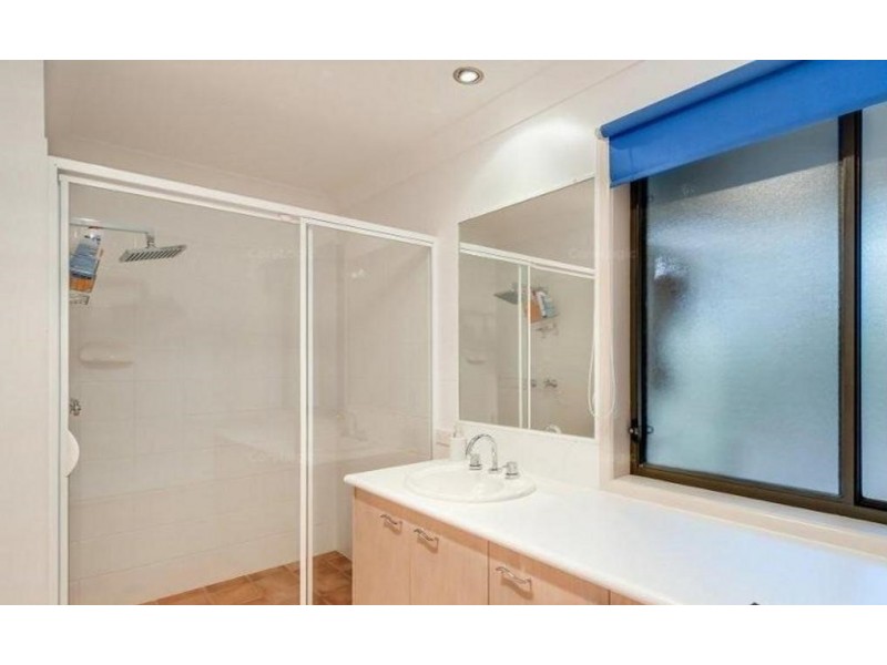 63 Simpsons Road, Elanora QLD 4221