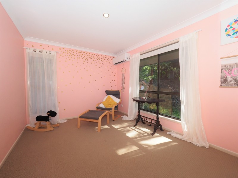 63 Simpsons Road, Elanora QLD 4221