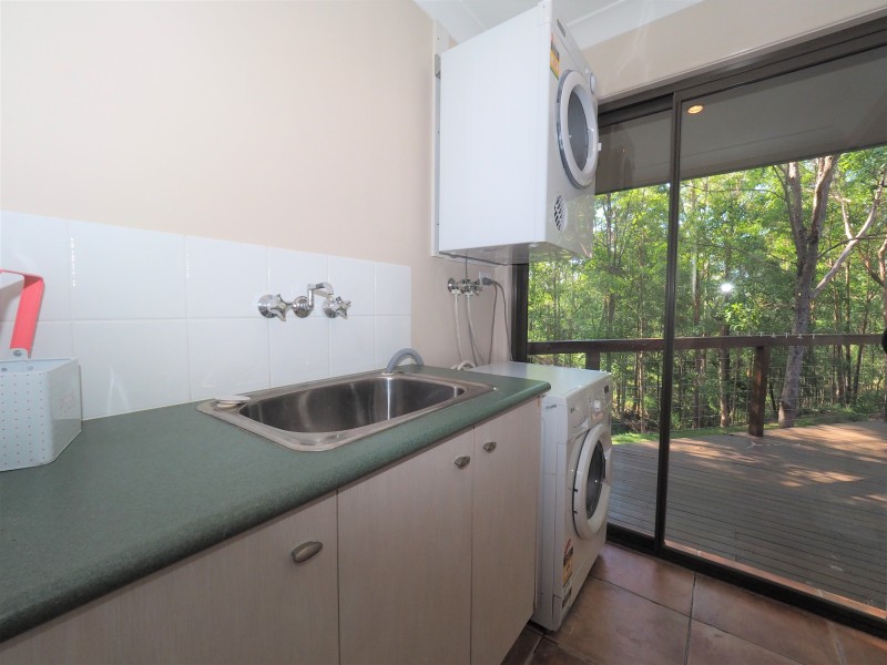 63 Simpsons Road, Elanora QLD 4221
