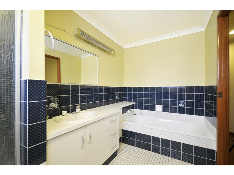 63 Ironbark Street, Elanora QLD 4221