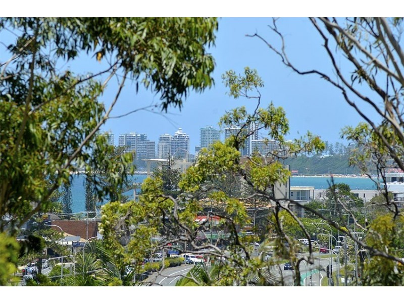 4 Hillcrest Avenue, Tugun QLD 4224