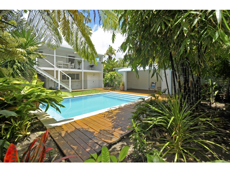 43 5th Ave., Palm Beach QLD 4221