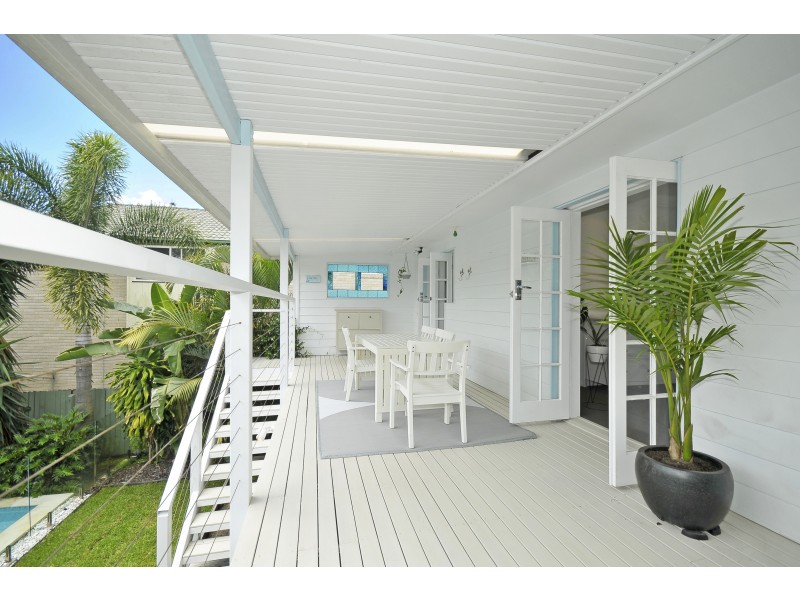 43 5th Ave., Palm Beach QLD 4221