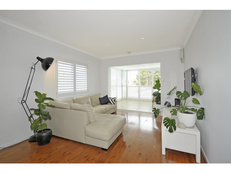 43 5th Ave., Palm Beach QLD 4221