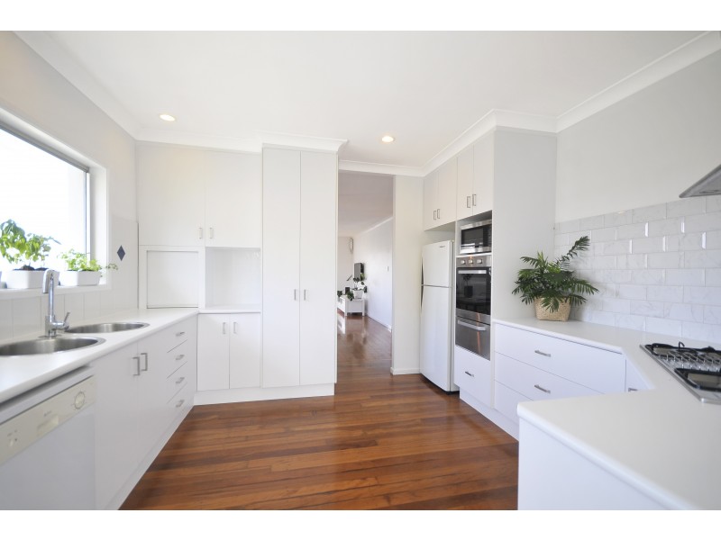 43 5th Ave., Palm Beach QLD 4221