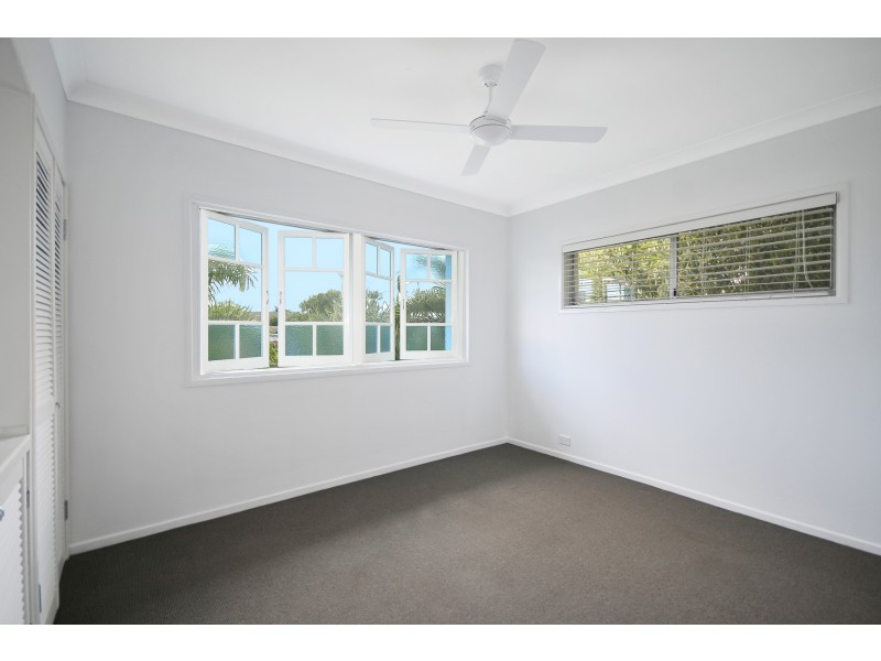 43 5th Ave., Palm Beach QLD 4221