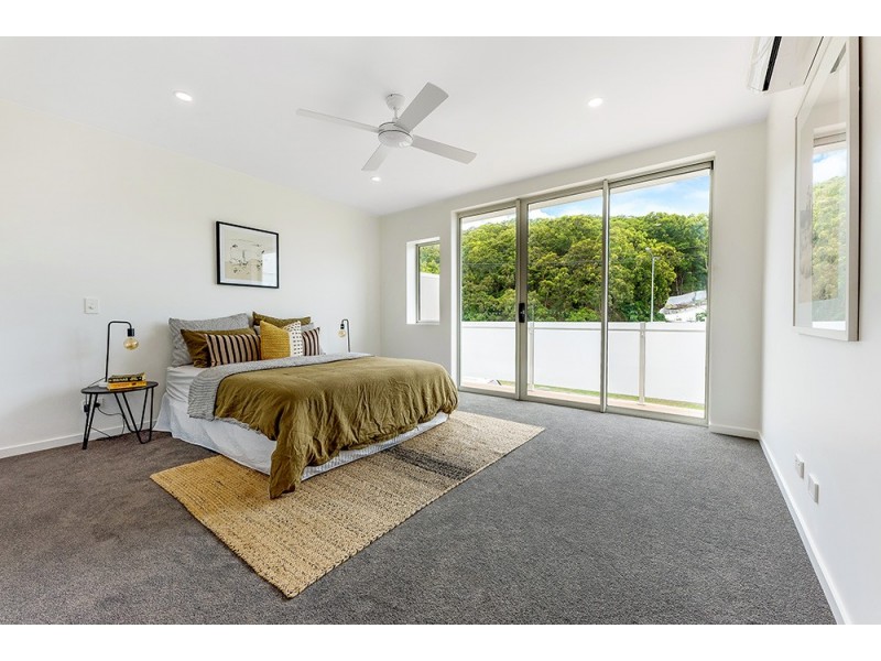 1/4 Beelyu Street, Burleigh Heads QLD 4220