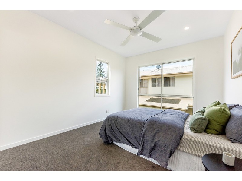 1/4 Beelyu Street, Burleigh Heads QLD 4220