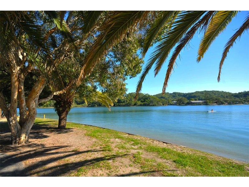 1/4 Beelyu Street, Burleigh Heads QLD 4220