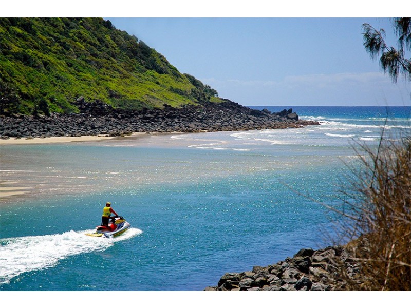 1/4 Beelyu Street, Burleigh Heads QLD 4220