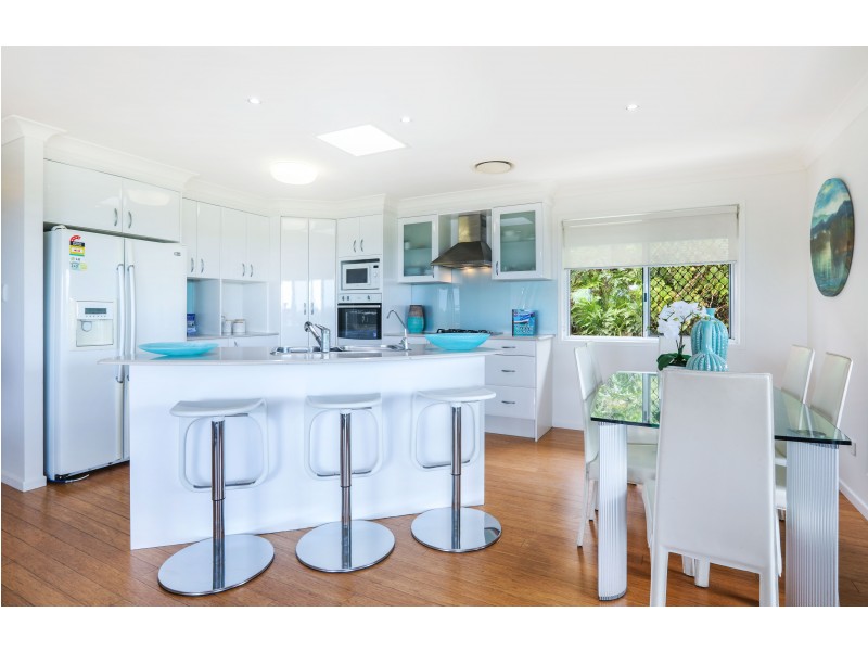 2 Hyden Court, Elanora QLD 4221