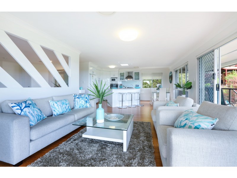 2 Hyden Court, Elanora QLD 4221