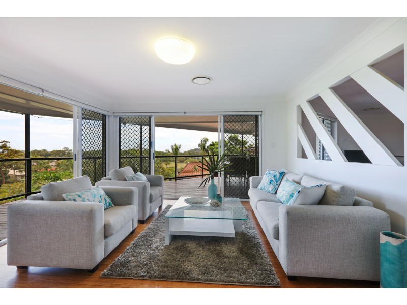 2 Hyden Court, Elanora QLD 4221