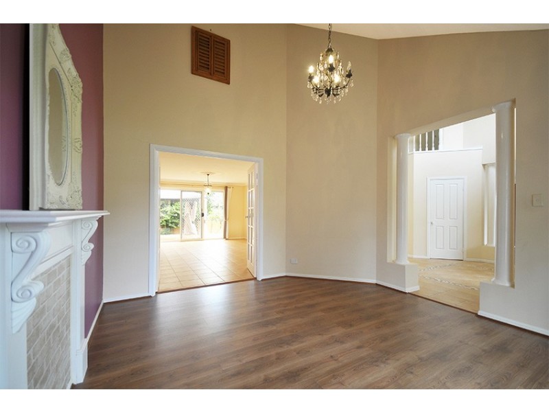 5 Delonix Court, Arundel QLD 4214