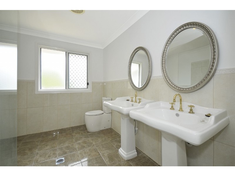 5 Delonix Court, Arundel QLD 4214