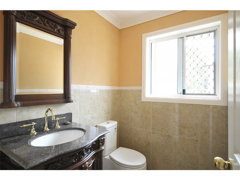 5 Delonix Court, Arundel QLD 4214