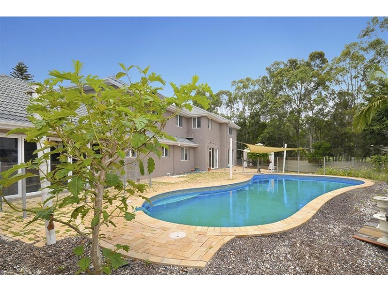 5 Delonix Court, Arundel QLD 4214