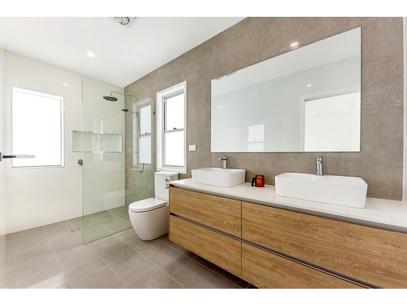 1/4 Beelyu Street, Burleigh Heads QLD 4220