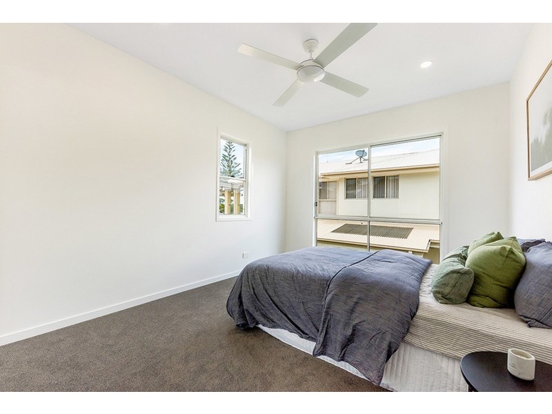 1/4 Beelyu Street, Burleigh Heads QLD 4220