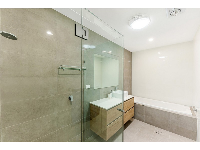 1/4 Beelyu Street, Burleigh Heads QLD 4220