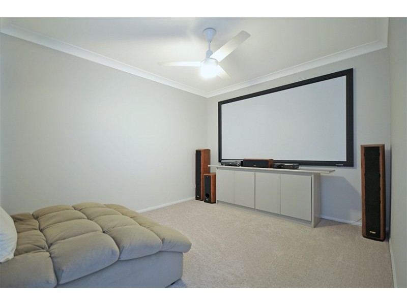 15 Laurina Court, Elanora QLD 4221