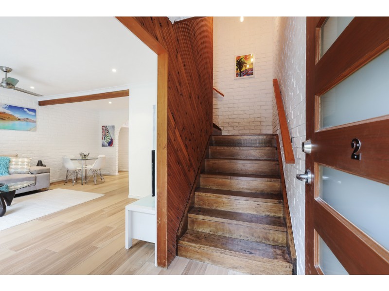 2/6 Jodie Crt, Mermaid Waters QLD 4218