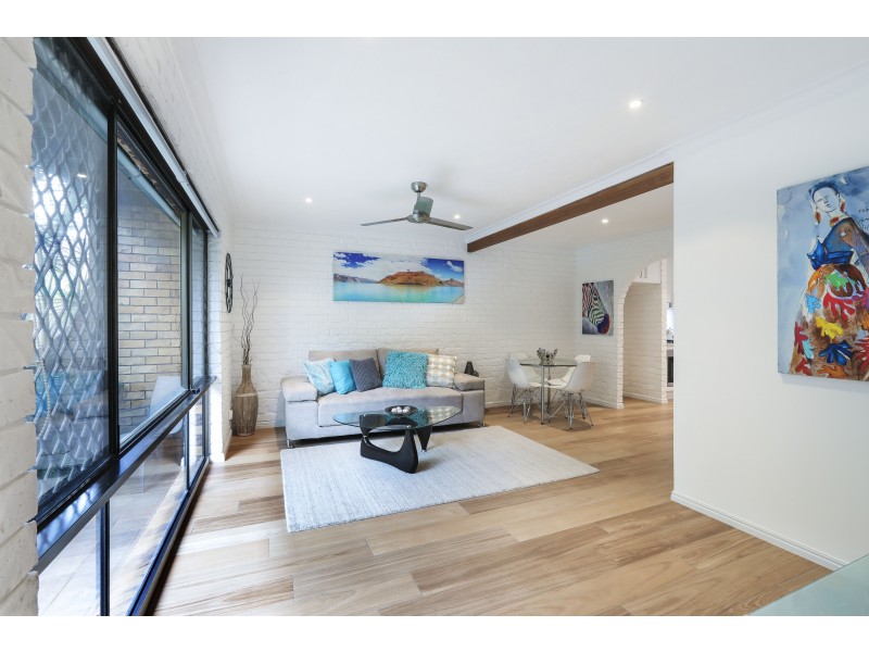 2/6 Jodie Crt, Mermaid Waters QLD 4218