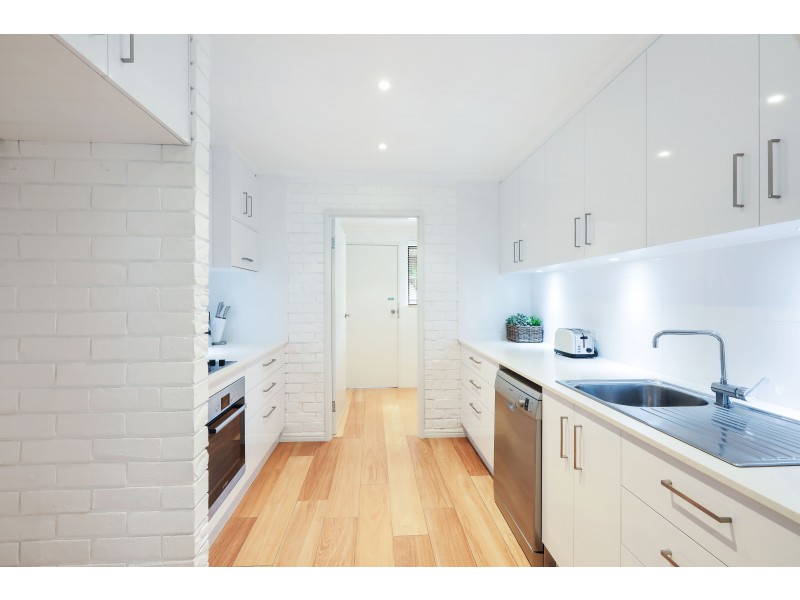 2/6 Jodie Crt, Mermaid Waters QLD 4218