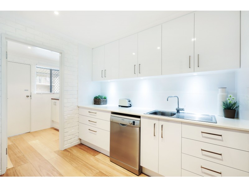 2/6 Jodie Crt, Mermaid Waters QLD 4218