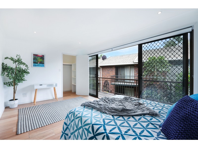 2/6 Jodie Crt, Mermaid Waters QLD 4218