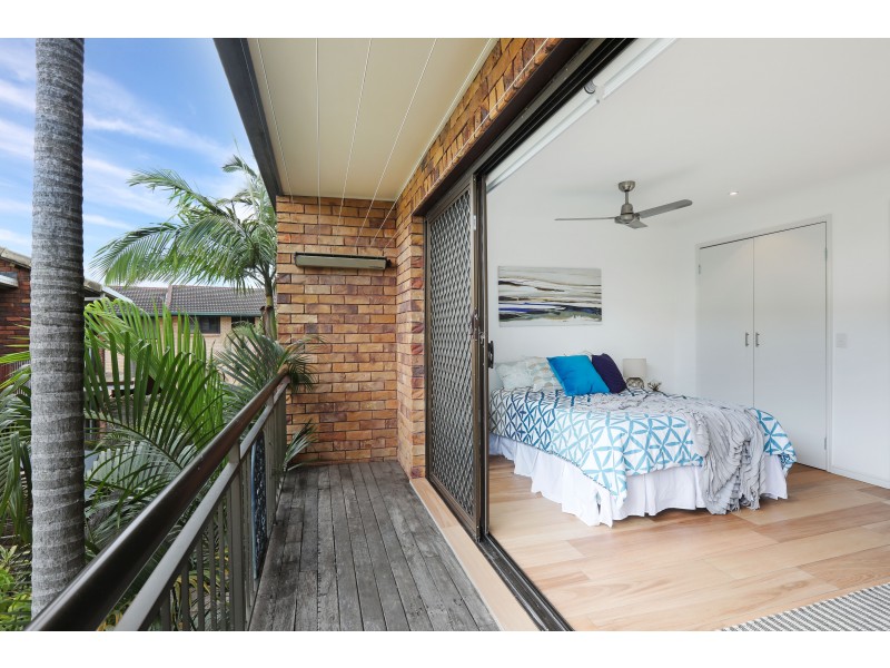 2/6 Jodie Crt, Mermaid Waters QLD 4218