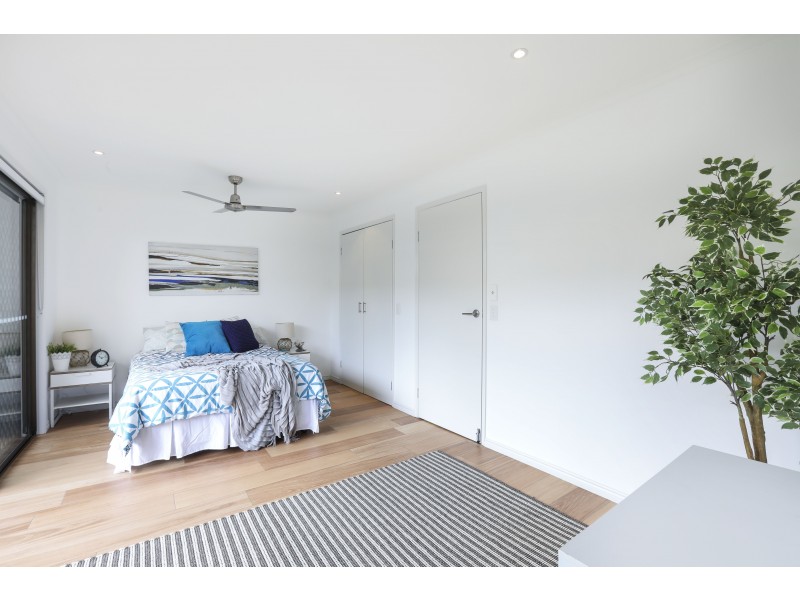 2/6 Jodie Crt, Mermaid Waters QLD 4218