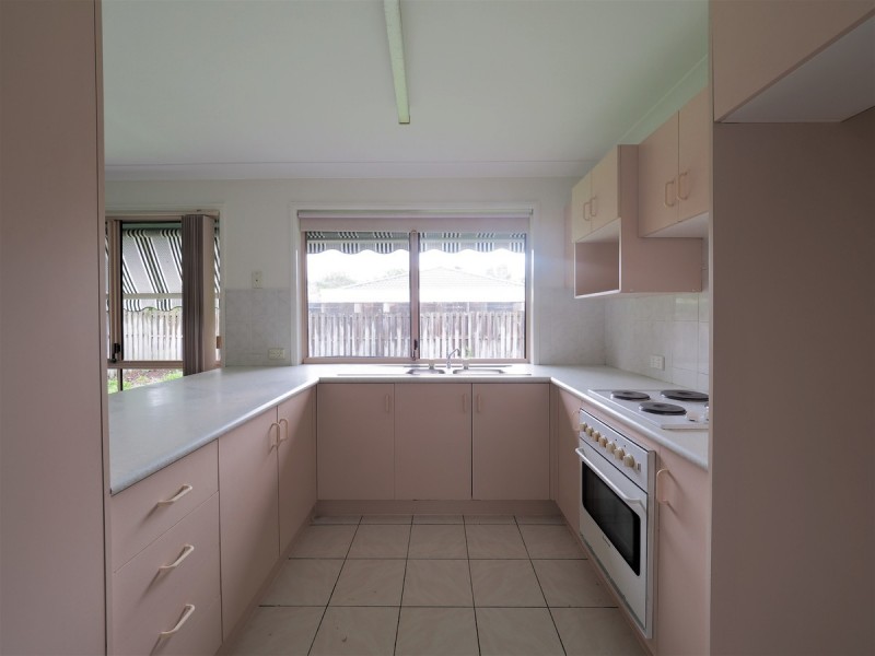 1/8 Ottelia Drive, Elanora QLD 4221