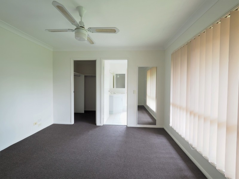 1/8 Ottelia Drive, Elanora QLD 4221