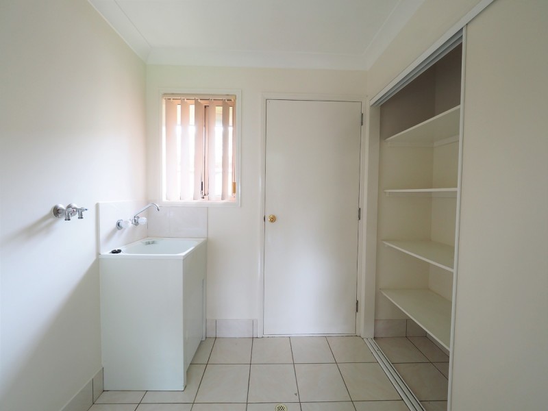 1/8 Ottelia Drive, Elanora QLD 4221