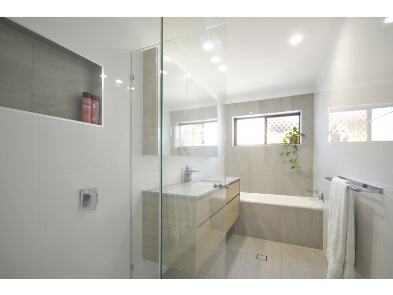 5/2 Twenty Eighth Avenue, Palm Beach QLD 4221