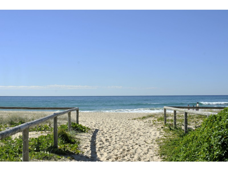 5/2 Twenty Eighth Avenue, Palm Beach QLD 4221