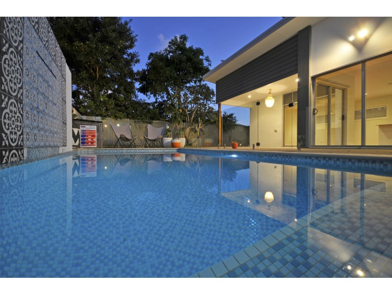 76 Twenty Fifth Avenue, Palm Beach QLD 4221