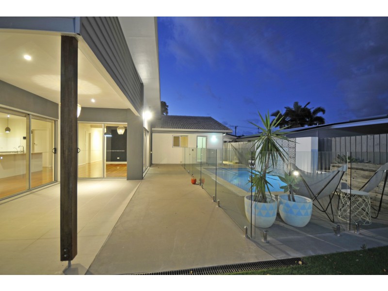 76 Twenty Fifth Avenue, Palm Beach QLD 4221