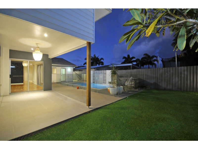 76 Twenty Fifth Avenue, Palm Beach QLD 4221