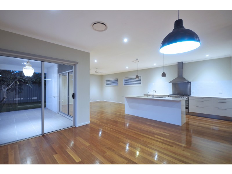 76 Twenty Fifth Avenue, Palm Beach QLD 4221
